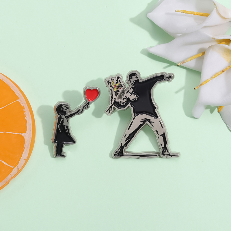 클래식 Banksy 아트 컬렉션 에나멜 핀 꽃 던지기  - Embroidery Bali 리뷰 및 가격